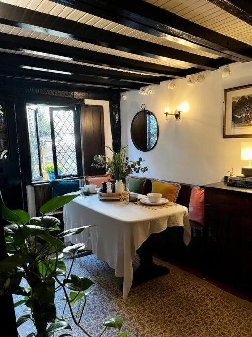 15Th Century Tiny Character Cottage-Henley Centre Экстерьер фото