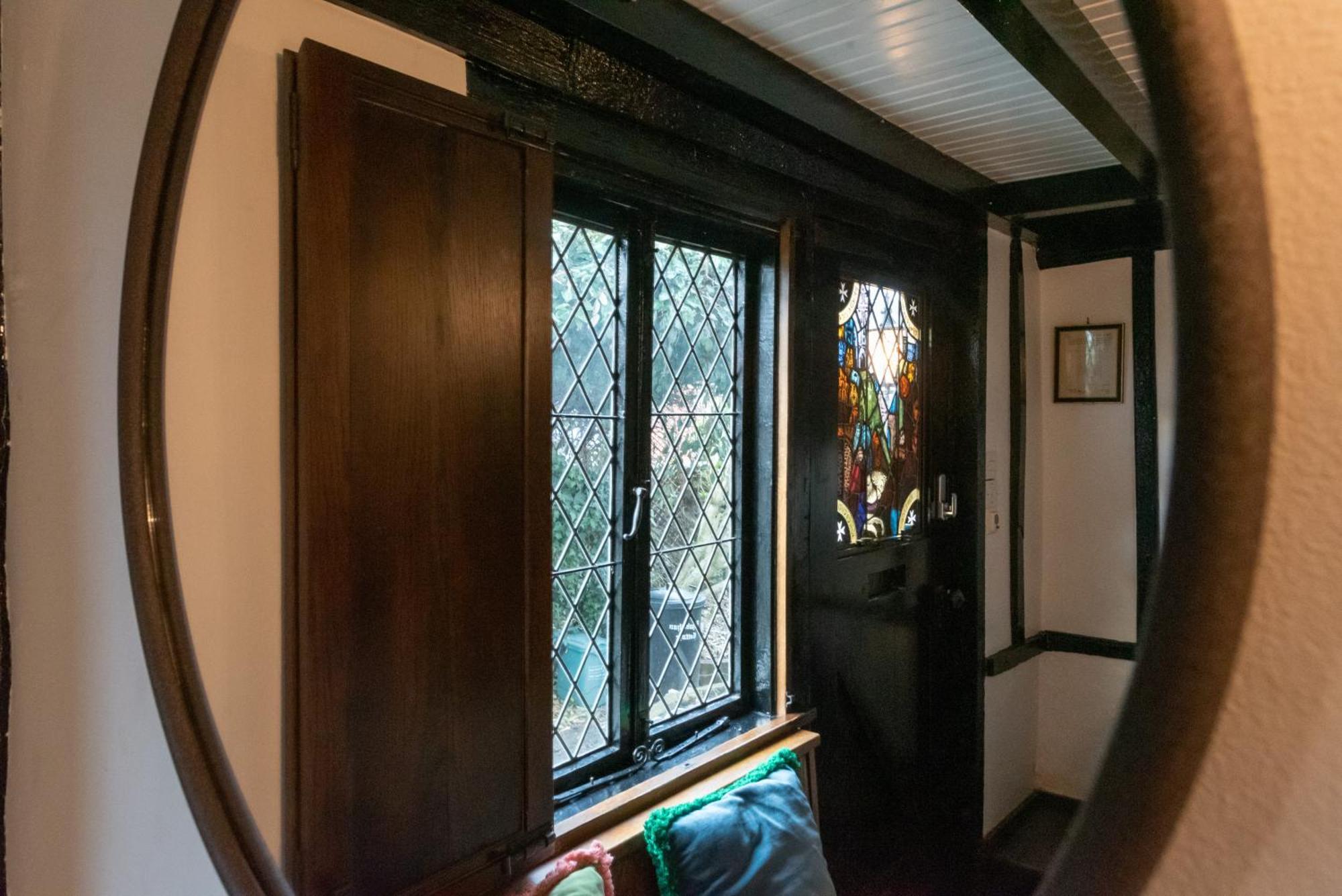 15Th Century Tiny Character Cottage-Henley Centre Экстерьер фото