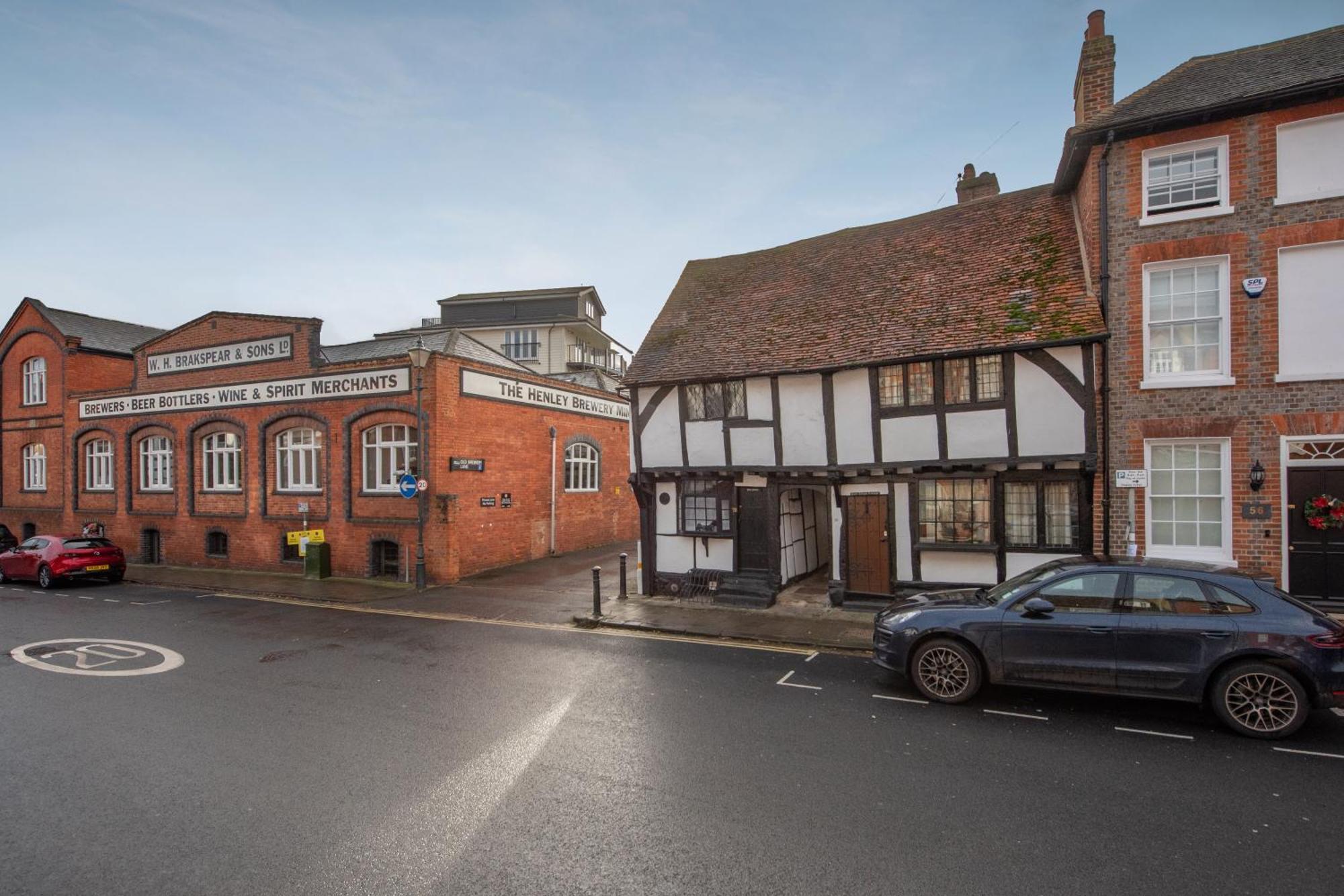 15Th Century Tiny Character Cottage-Henley Centre Экстерьер фото