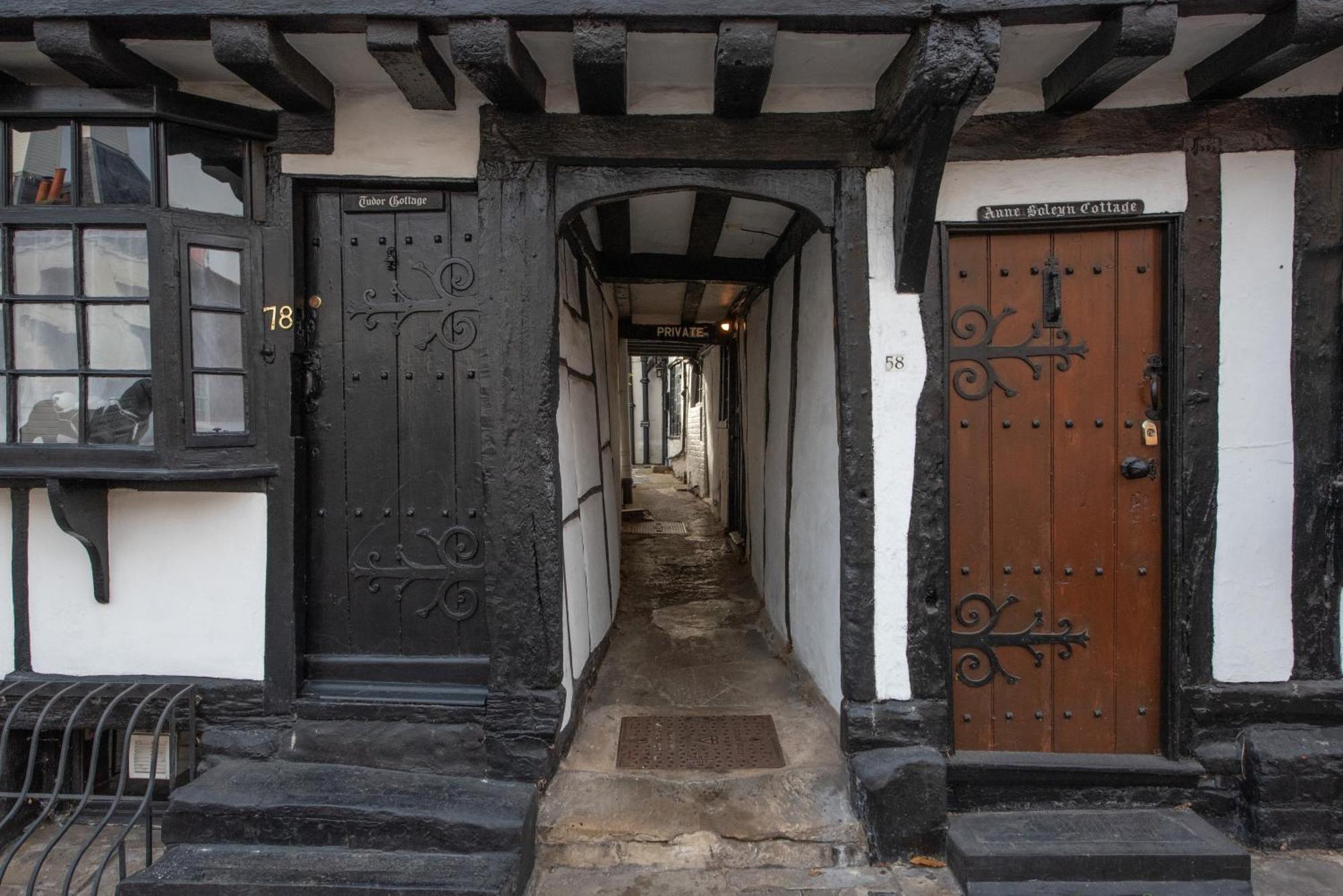 15Th Century Tiny Character Cottage-Henley Centre Экстерьер фото