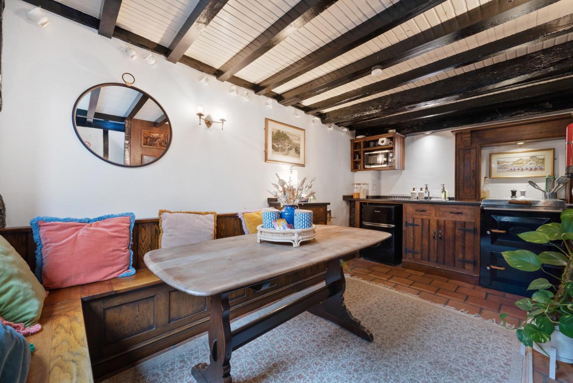 15Th Century Tiny Character Cottage-Henley Centre Экстерьер фото