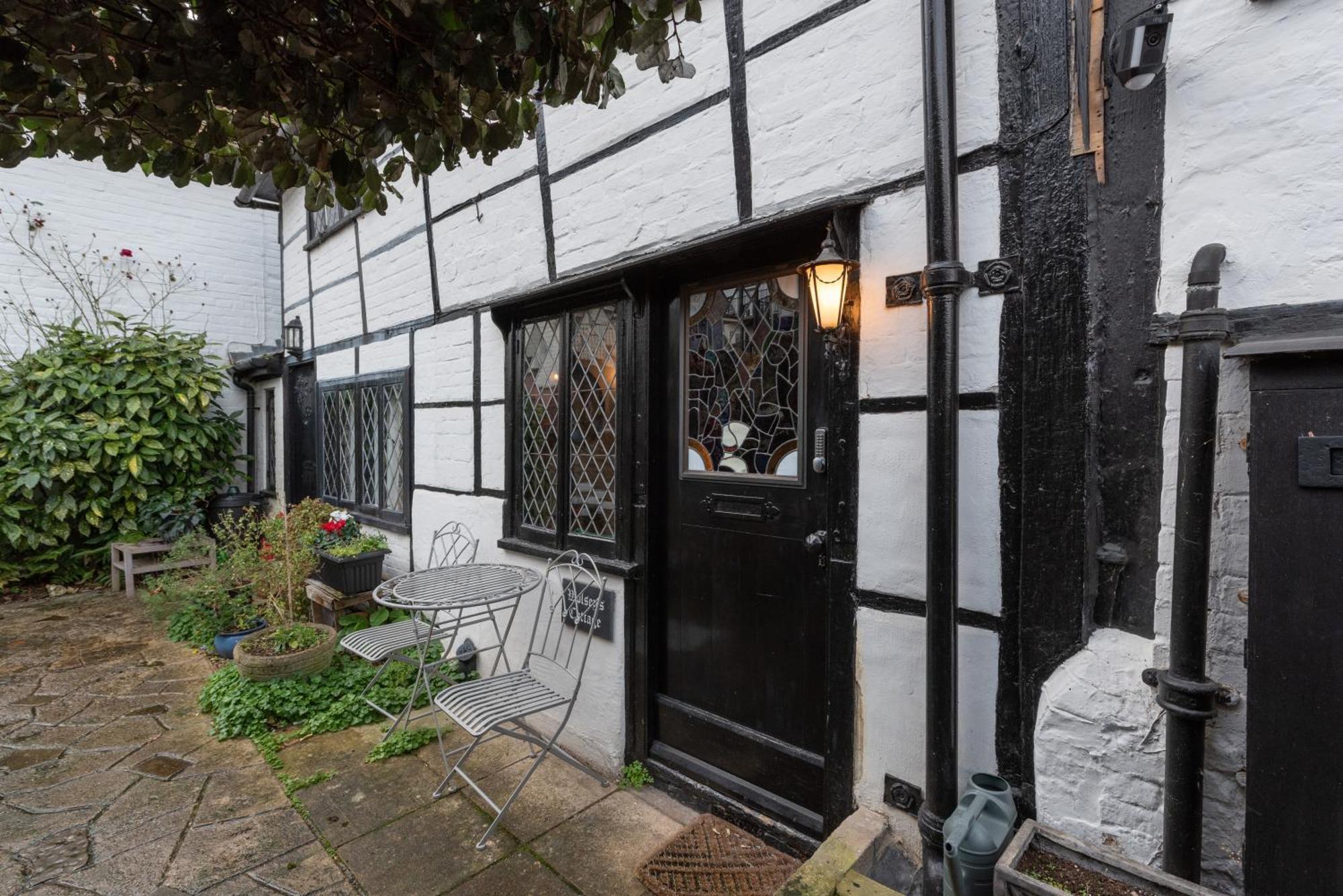 15Th Century Tiny Character Cottage-Henley Centre Экстерьер фото