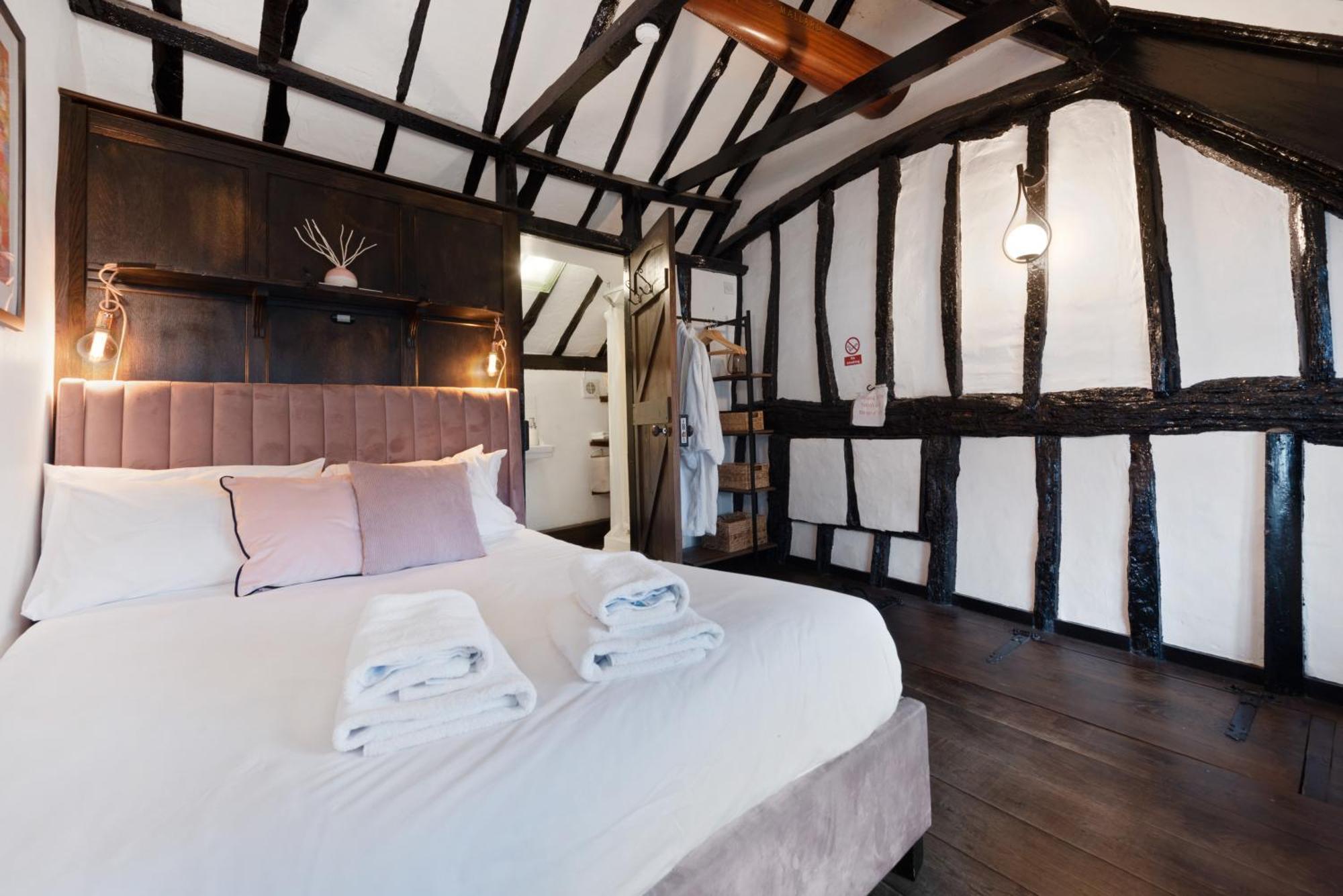 15Th Century Tiny Character Cottage-Henley Centre Экстерьер фото